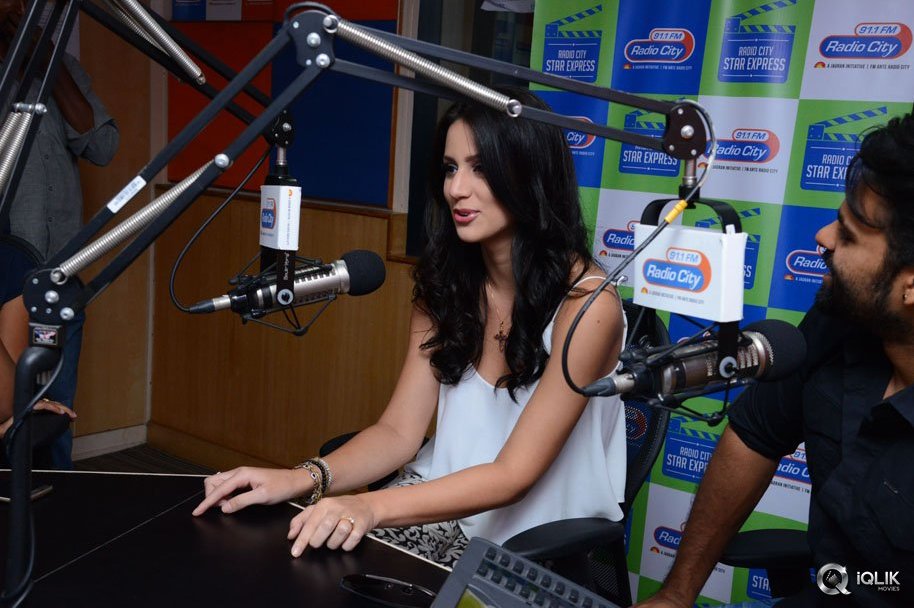 Thikka-Movie-Team-At-Radio-City